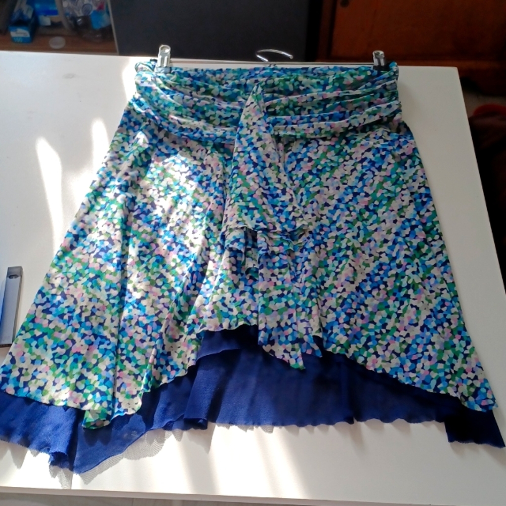 Uni skirt/top  can be worn as a hipster waist or a strapless top. NWOT